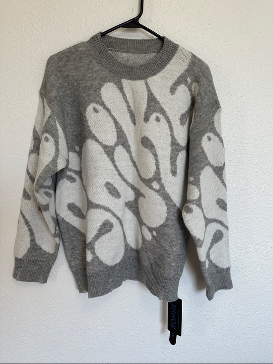ROMWE Sweaters - ROMWE Gray and White Graphic Abstract Knit Pullover Size Medium